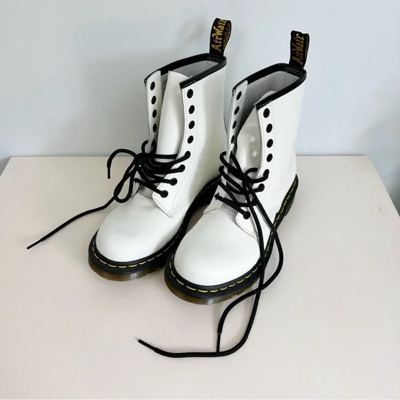 NWOT Doc Martens White Lace up 1460 Paschal leather 8-eye boot - Picture 4 of 9